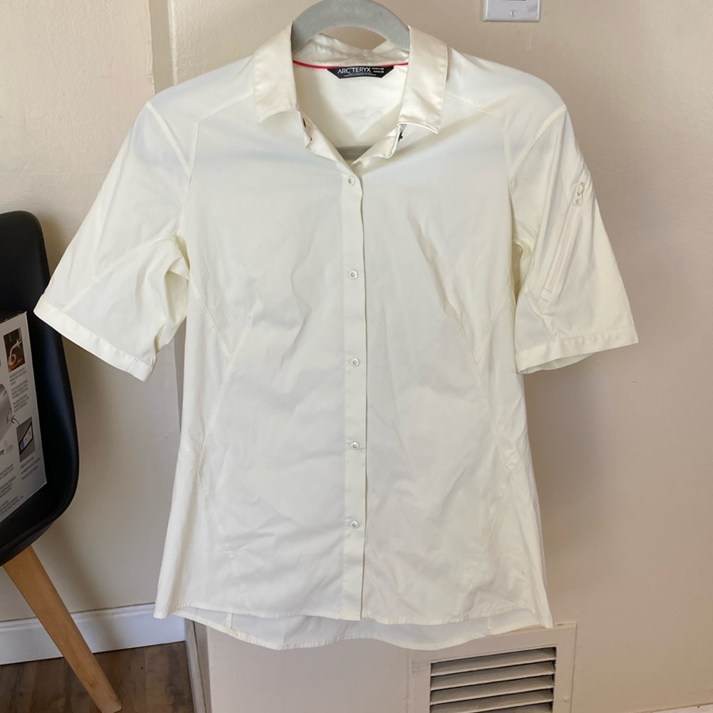 Arc’teryx Short Sleeve Lightweight, Button Up Shirt, Women’s Medium, White